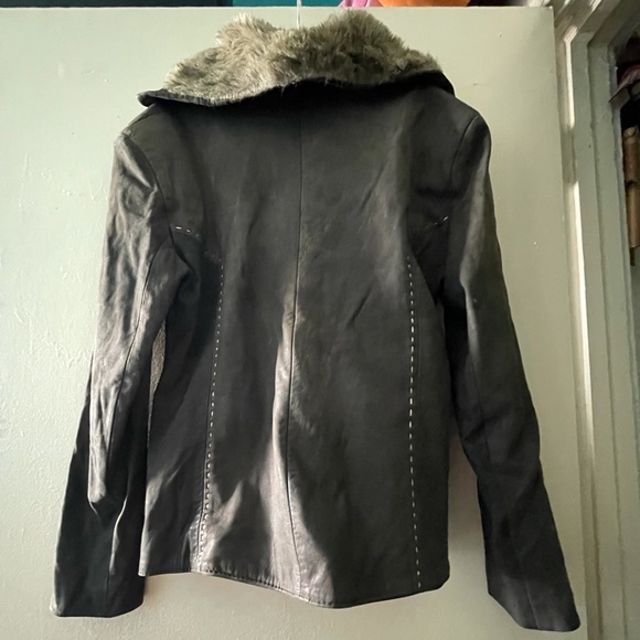 Edarly Leather Jacket with fur coating - Picture 9 of 9